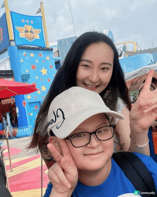上星期六我約了一班朋友同仔仔去海洋公園玩半天遊，首先玩了3種...