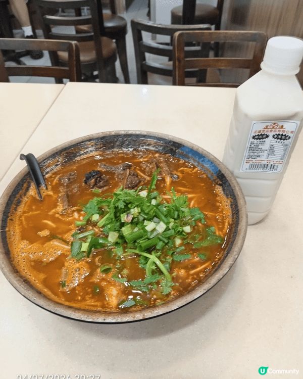 小鍋米線鋪位於尖沙咀，當天所點的是牛腩酸湯米線，湯底煮六小時...