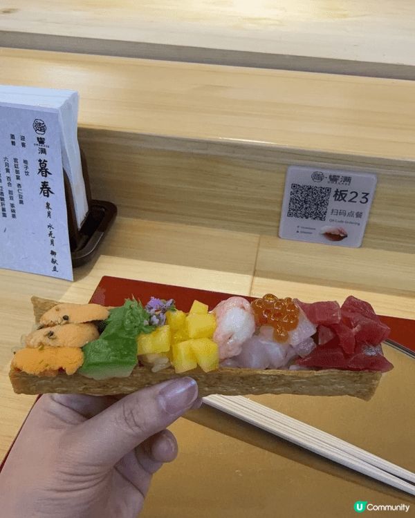 以上三張照片是在皇廷廣場頂層的一間omakase用餐時拍的，...