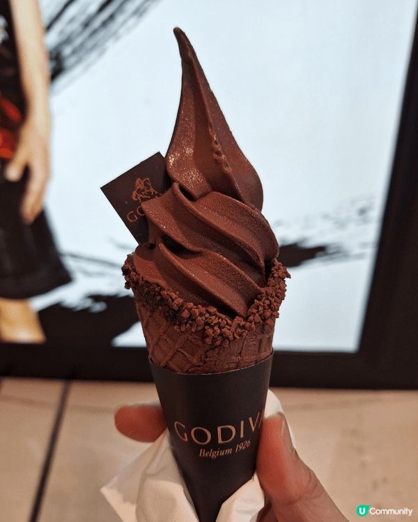 於湊溪火鍋享受午餐，並於Godiva 享用雪糕，連炎炎夏天，...