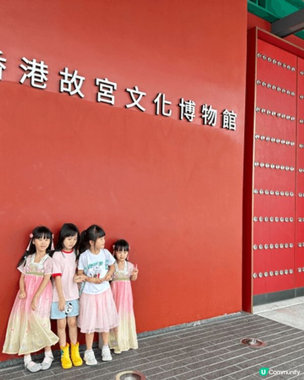 圖一圖二為香港文化故宮，裡面有9個展廳，每個展廳都有不同架展...