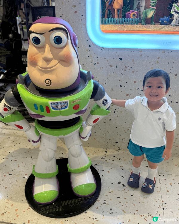 香港迪士尼-我仔仔樂樂好鍾意Toy Story裏面嘅巴斯光年...