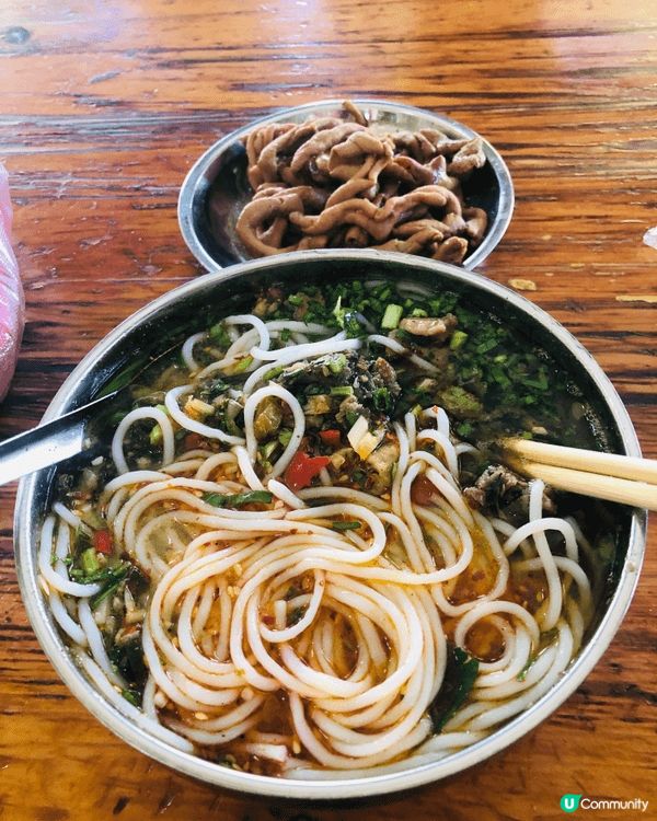 三鮮煲，雞腸米線，粉蒸肉，水煮牛肉，成都夏日小店美食