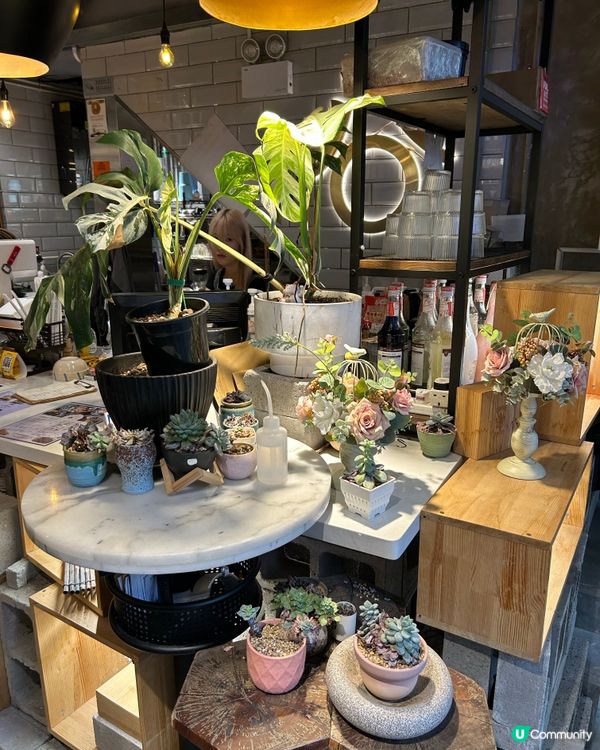 上次朋友帶我到的一間旺角工業風特色cafe ,環境舒適,服務...