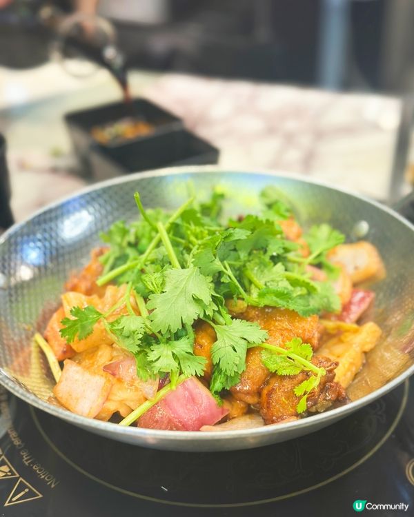 想去尖沙咀食阿爺八鮮鍋好耐,見親人食啲海鮮同火鍋配料都好吸引...