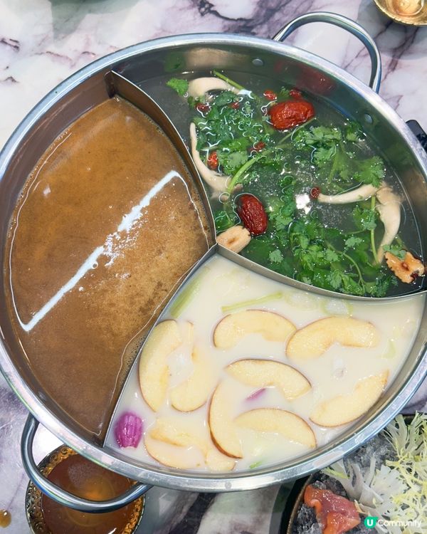 想去尖沙咀食阿爺八鮮鍋好耐,見親人食啲海鮮同火鍋配料都好吸引...
