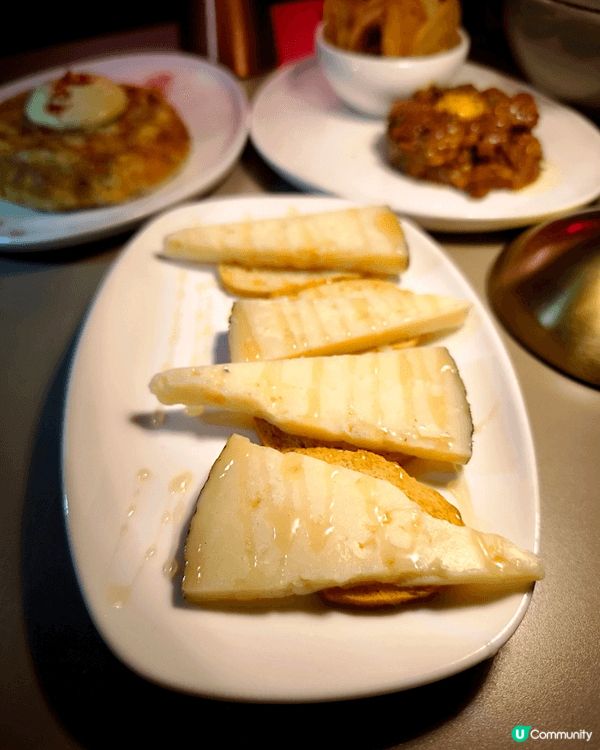今次去中環大館探藝術文化後，去左入面有間西班牙餐廳✨️186...