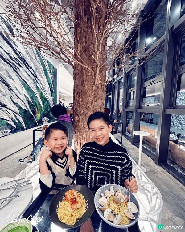 我推介以上的餐廳的原因是環境優美，座位寬敞，打卡一流，食物高...