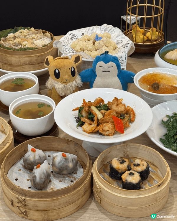 冷盤有好多種嘢食，包括有沙律同埋各種前菜，除咗常見嘅南瓜沙律...