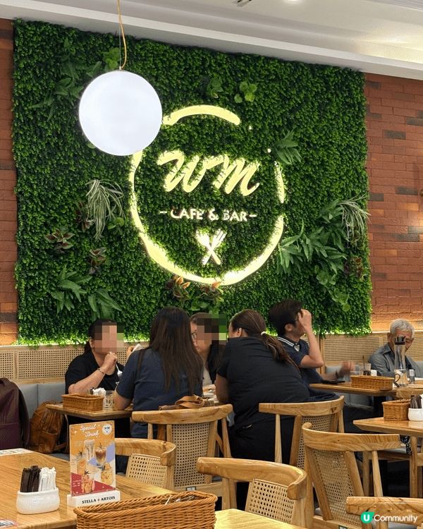 我和朋友偶爾都會嚟呢間西餐廳，勝在鄰近港鐵站，環境舒適又衛生...