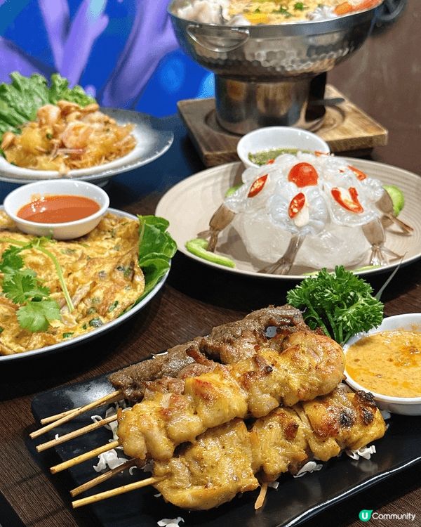 週末去咗尖沙咀食泰菜，餐廳裝潢充滿心思，牆上有塗上繽紛嘅海洋...