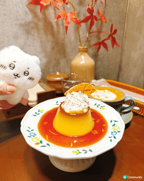 走進灣仔的一條小巷，Momiji Koffee的紅楓葉招牌在...