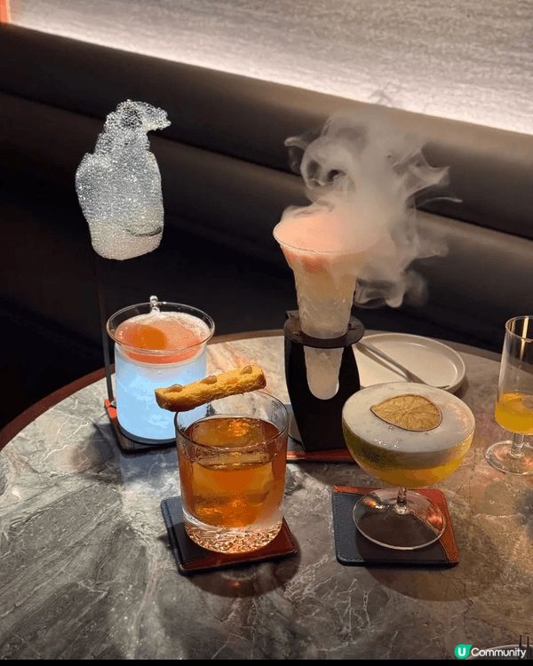 這家是一個在中環已有14年歷史的酒吧小食餐廳,氣派新颖,是絕...