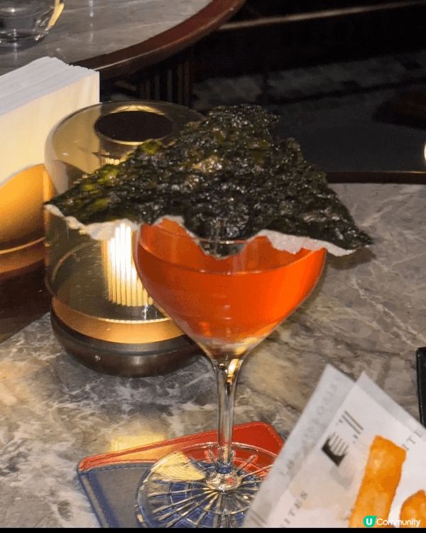 這家是一個在中環已有14年歷史的酒吧小食餐廳,氣派新颖,是絕...