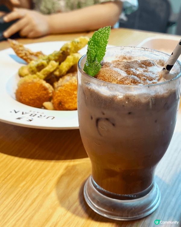這間是cat cafe，亮點除咗貓貓之外，Pizza Jui...