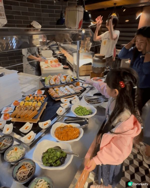 Buffet有咁多嘢食一定會啱我哋大人同小朋友，而且小朋友食...