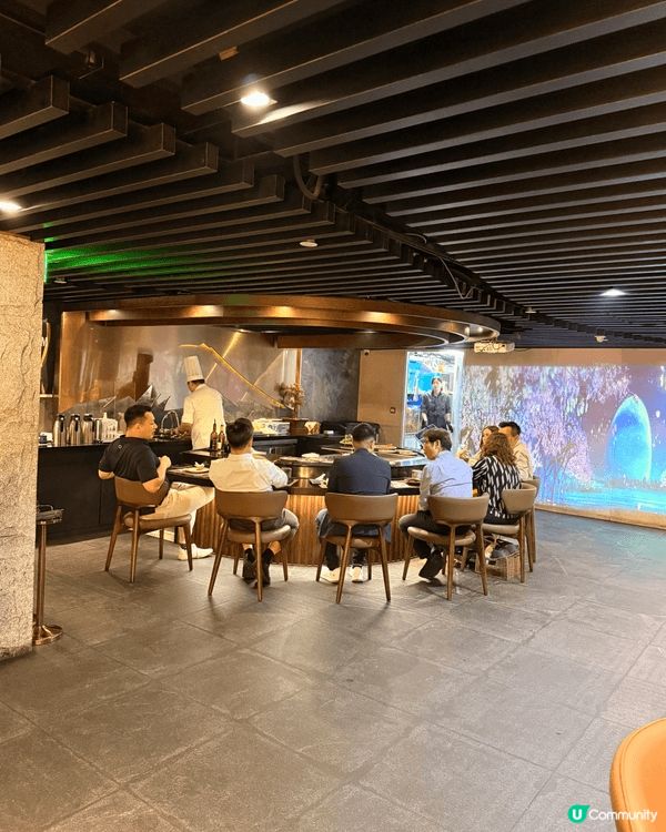 位於尖沙咀嘅鐵板燒午市套餐幾百蚊就可以享受到精緻美食，仲有清...