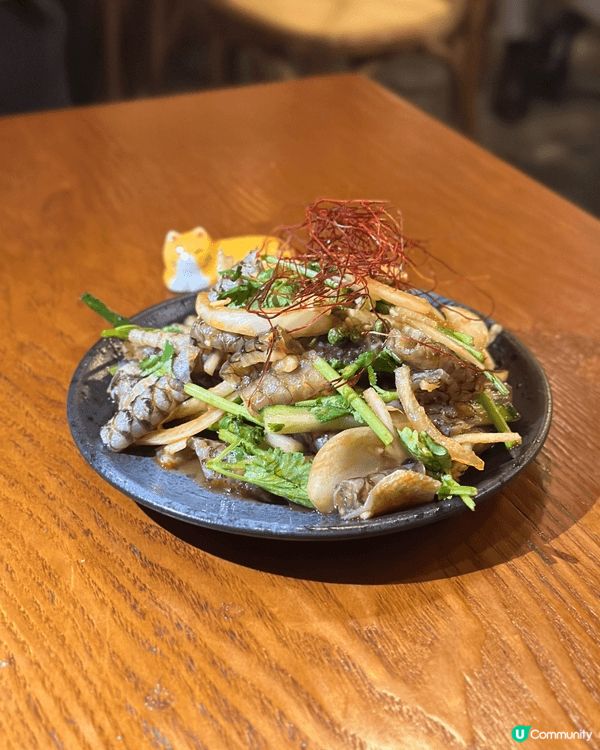 餐廳以香港本土菜式，融合日本居酒屋飲食文化，好似入咗居酒屋，...