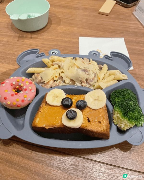 今晚同仔仔去牧羊少年咖啡館食飯，三碟食物都好有特色，食到我地...
