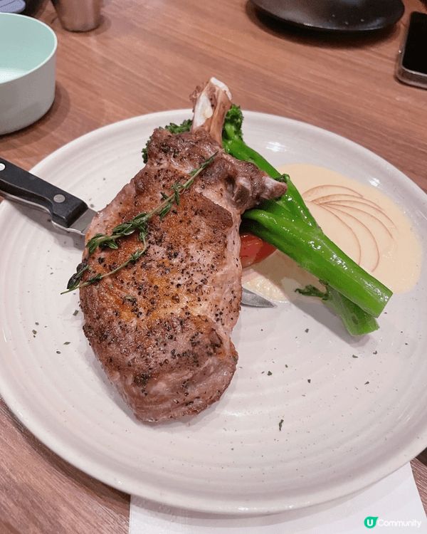 今晚同仔仔去牧羊少年咖啡館食飯，三碟食物都好有特色，食到我地...