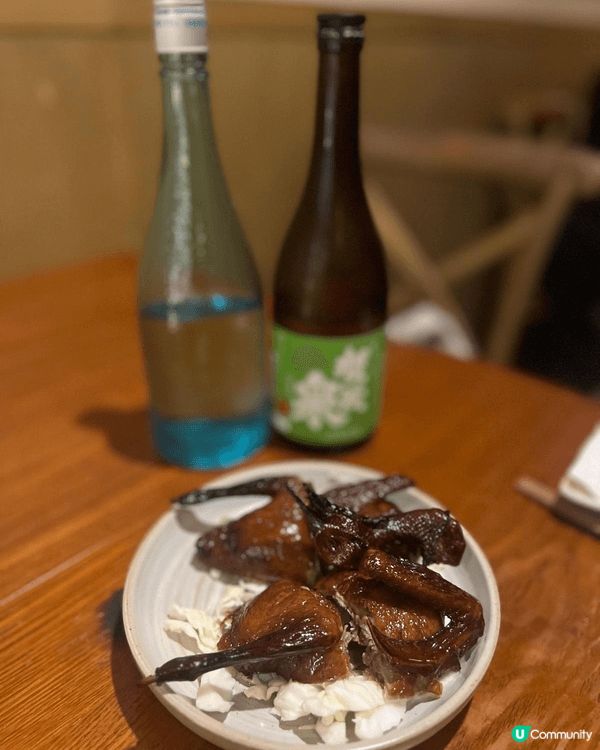 這些菜品都來自北角錦屏街的日式居酒屋─花天酒地。店家的招牌乳...