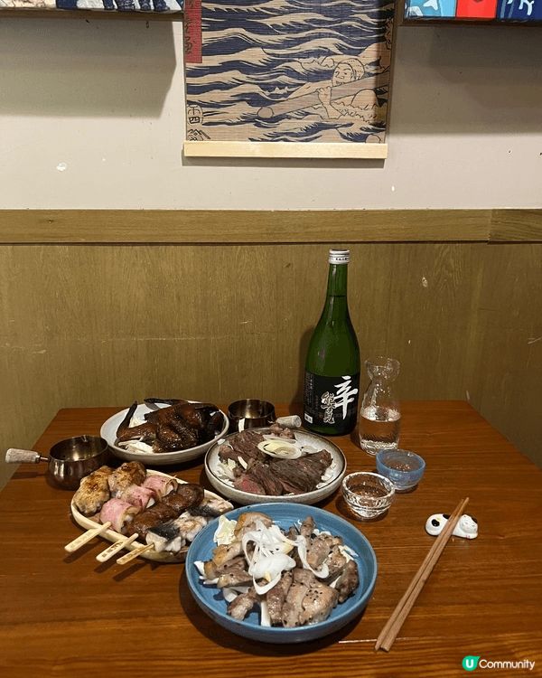 這些菜品都來自北角錦屏街的日式居酒屋─花天酒地。店家的招牌乳...
