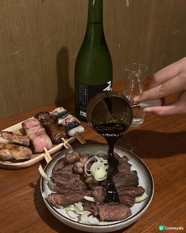這些菜品都來自北角錦屏街的日式居酒屋─花天酒地。店家的招牌乳...
