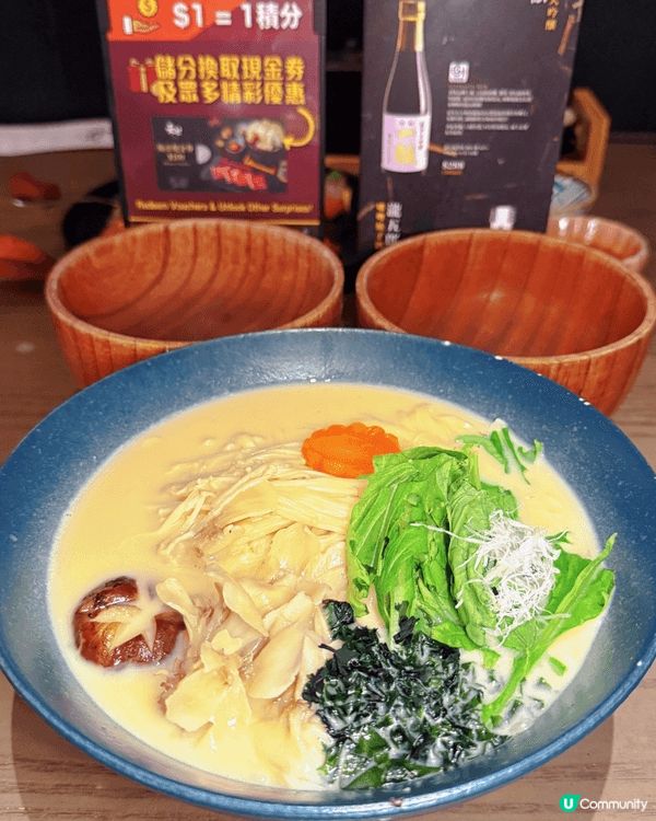 銅鑼灣禾日 嘅「蟹籽君」真係打卡必點，飯糰仔笑到治癒，周圍刺...
