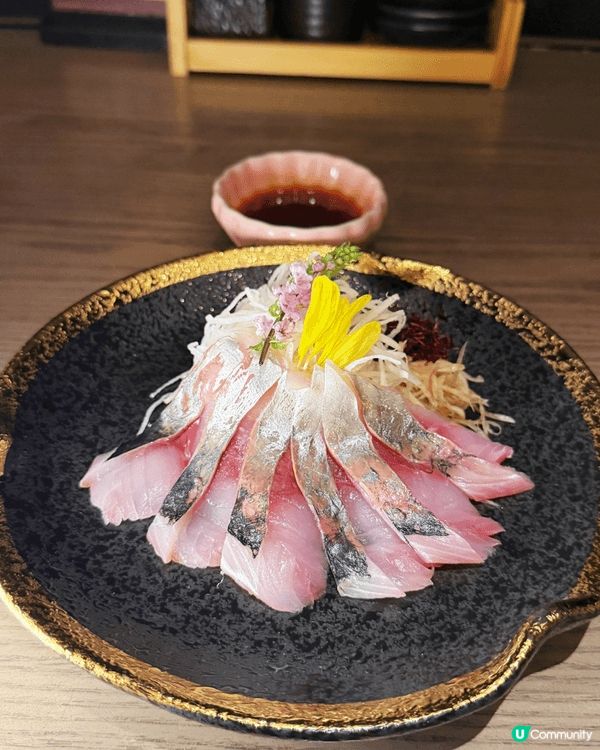 銅鑼灣禾日 嘅「蟹籽君」真係打卡必點，飯糰仔笑到治癒，周圍刺...
