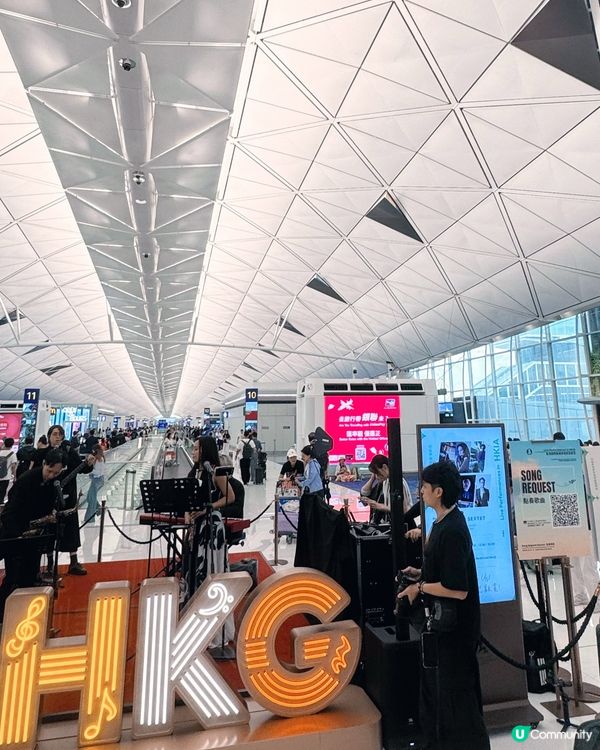 機場等飛🛬也有音樂表演聽🎧🎶🎷🪗