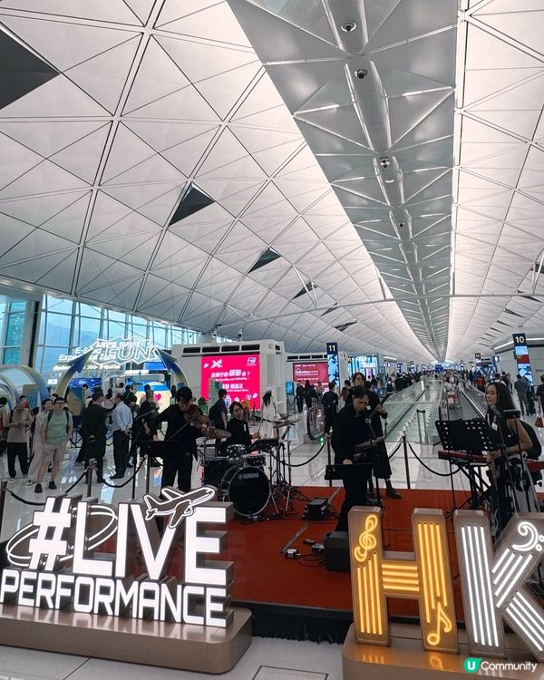 機場等飛🛬也有音樂表演聽🎧🎶🎷🪗
