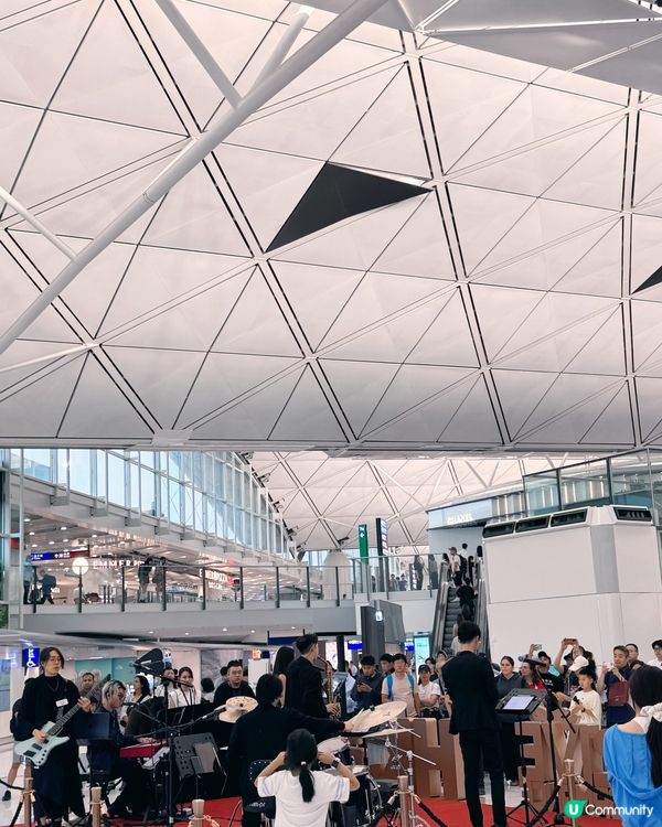 機場等飛🛬也有音樂表演聽🎧🎶🎷🪗