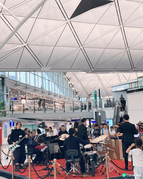機場等飛🛬也有音樂表演聽🎧🎶🎷🪗