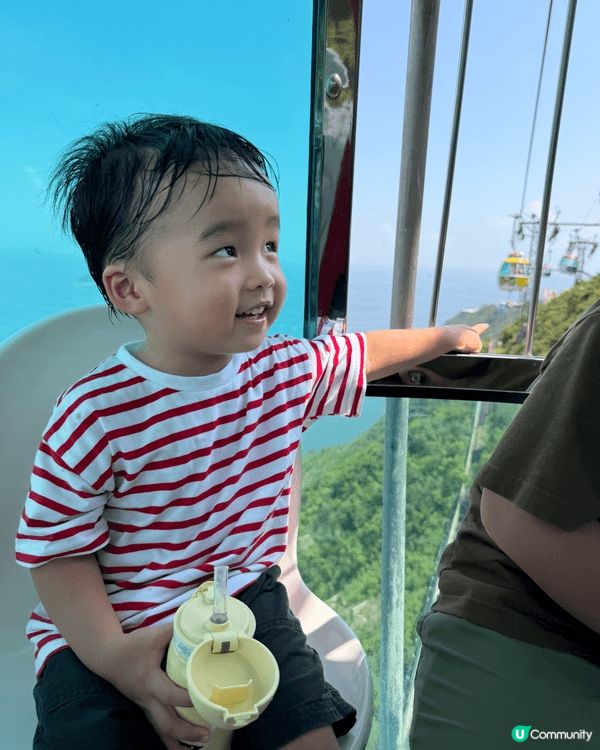 暑假緊係要黎海洋公園玩啦，原來嚟緊係熊貓嘅生日呀，四圍都係熊...