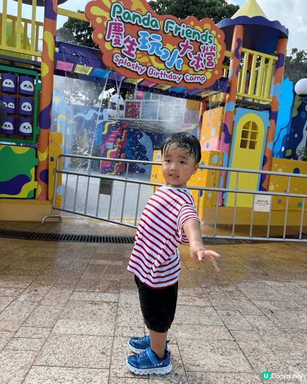 暑假緊係要黎海洋公園玩啦，原來嚟緊係熊貓嘅生日呀，四圍都係熊...