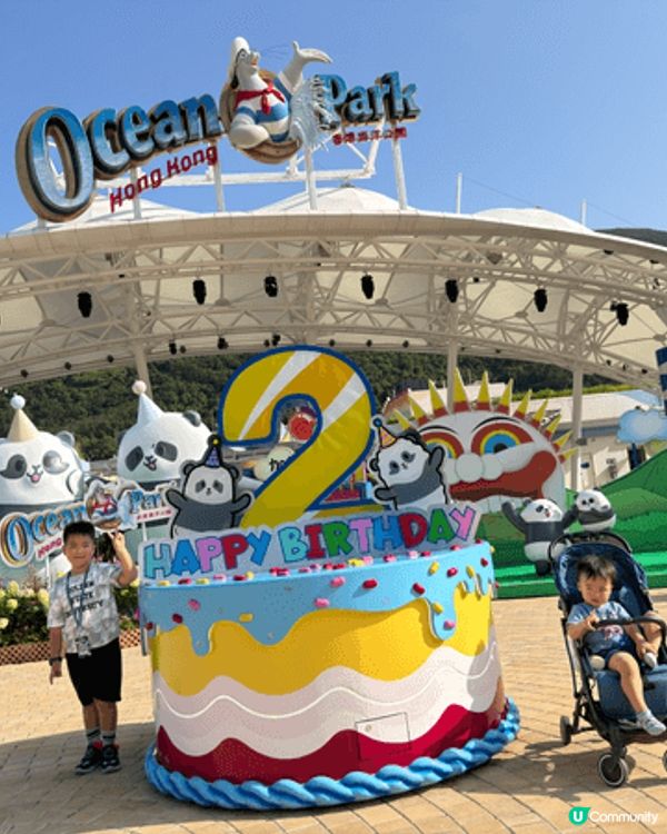 暑假緊係要黎海洋公園玩啦，原來嚟緊係熊貓嘅生日呀，四圍都係熊...