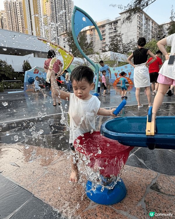 夏日打卡聖地，深水埗公園，大人小朋友都可以約埋frd子一齊玩...