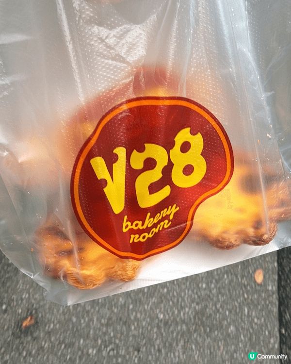上面係兩個嘢食嘅地點，第一個係馬鞍山新港城中心嘅西樹泡芙，啲...
