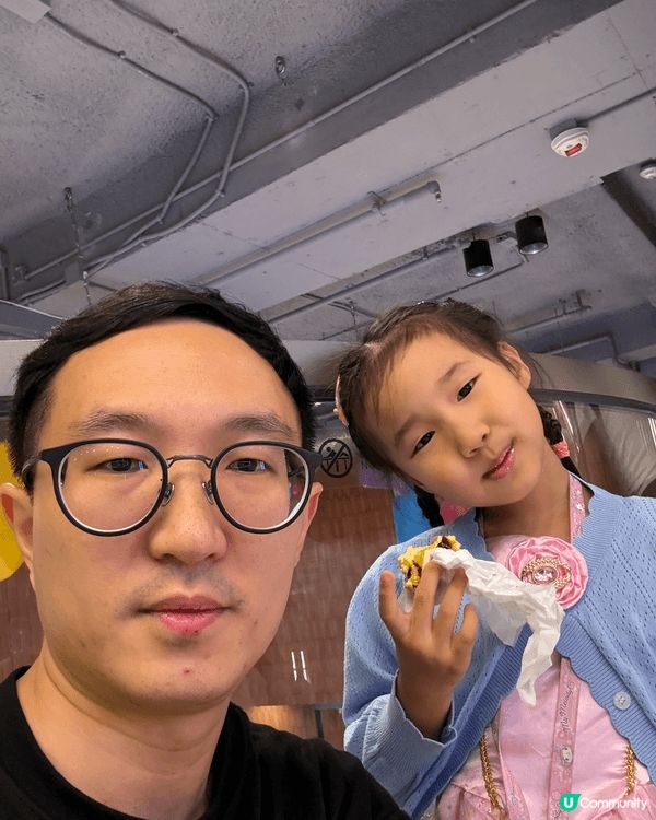 上面係兩個嘢食嘅地點，第一個係馬鞍山新港城中心嘅西樹泡芙，啲...