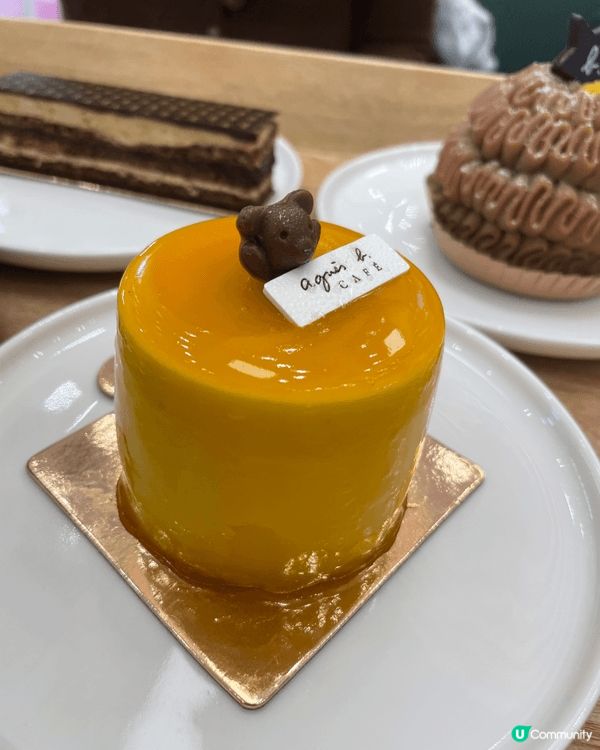 係agnès b. 坐低嘆個tea，都幾開心～3件cake以...