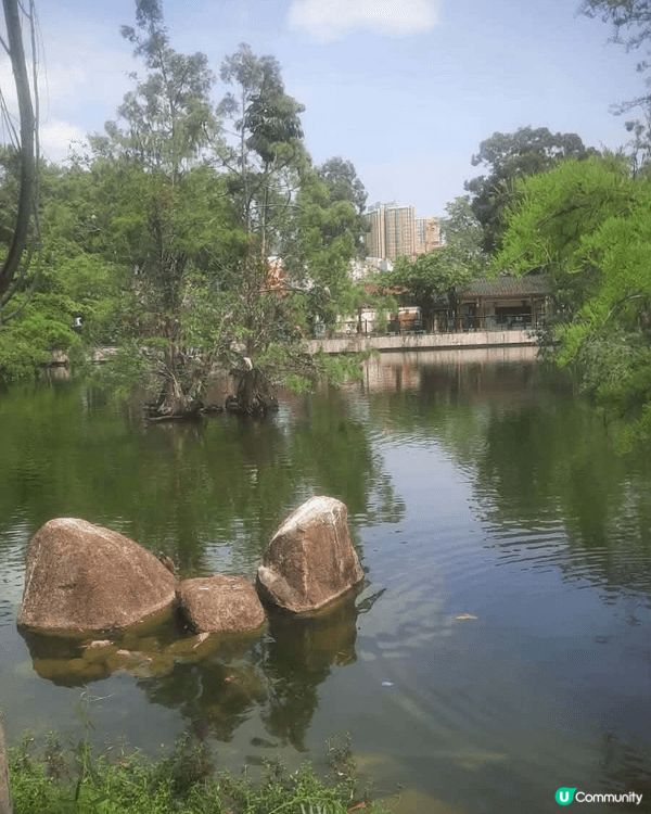 北區公園採用清代揚州式亭台樓閣的園景建築設計，中央部分是一個...