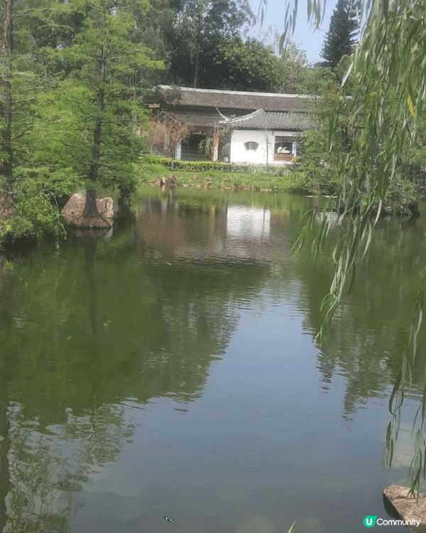 北區公園採用清代揚州式亭台樓閣的園景建築設計，中央部分是一個...