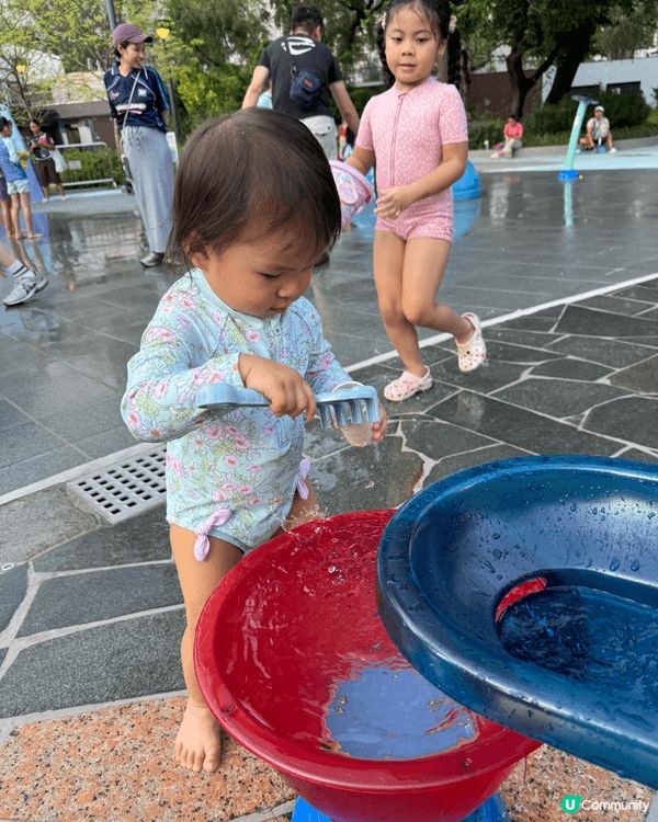暑假天氣熱，非常推介去深水埗公園玩水。地點方便又免費，歲幾B...