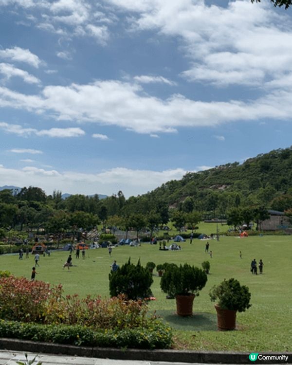 我介紹既係佐敦谷公園，呢到擁有超大中央草坪，最適合家庭野餐與...