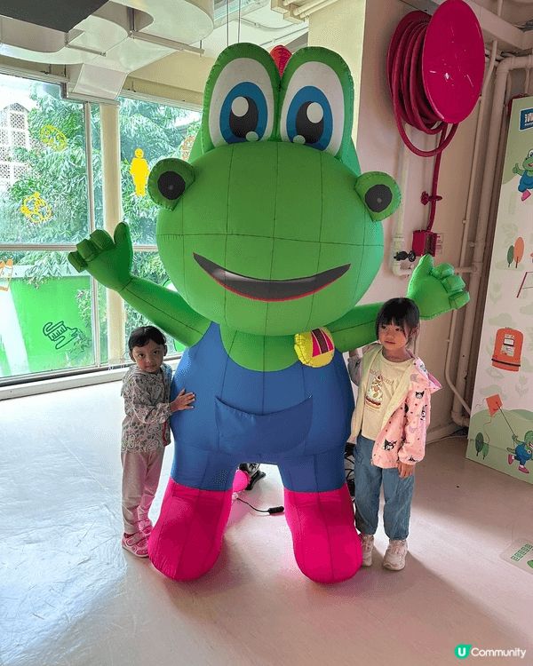 假日陪家人的小朋友去參觀大嘥鬼識碳館和清潔龍阿德的展館！吉祥...