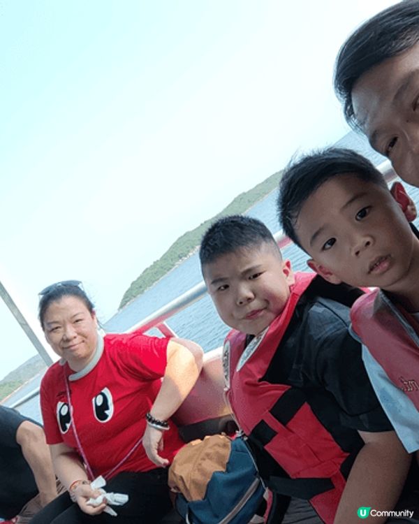 西貢海下灣海岸公園乘坐玻璃底船欣賞海下灣的珊瑚群落與熱帶魚類...