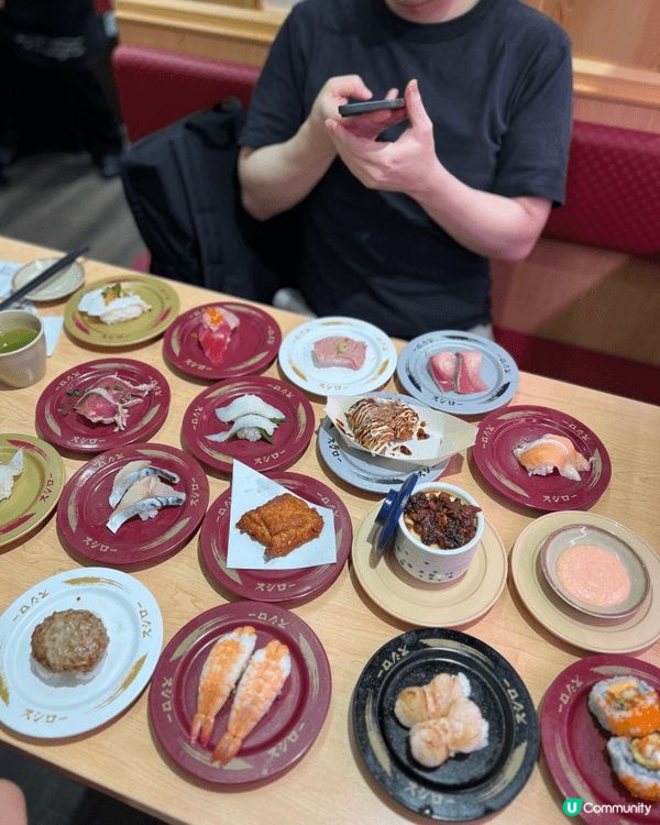 原本話食幾碟，結果張枱滿到似壽司展覽會。🍣😂