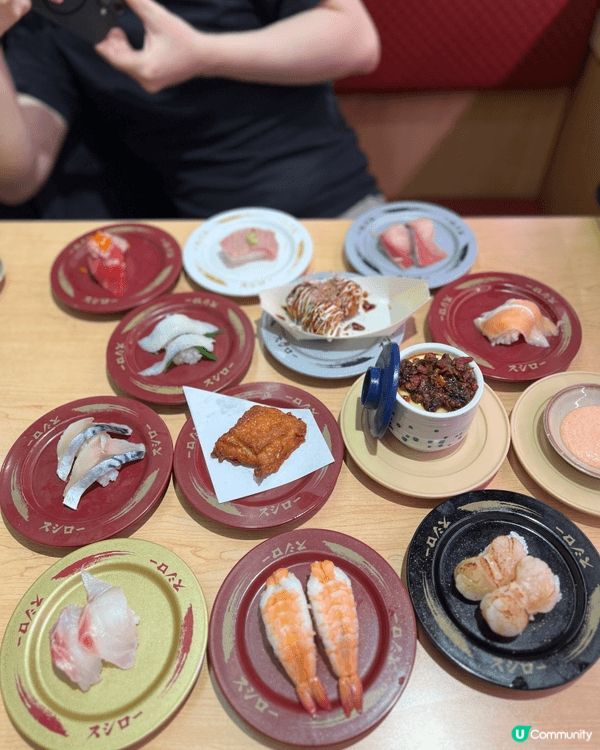 原本話食幾碟，結果張枱滿到似壽司展覽會。🍣😂