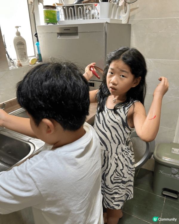 我在家裏和一家人煮西餐有牛扒有蘆筍。