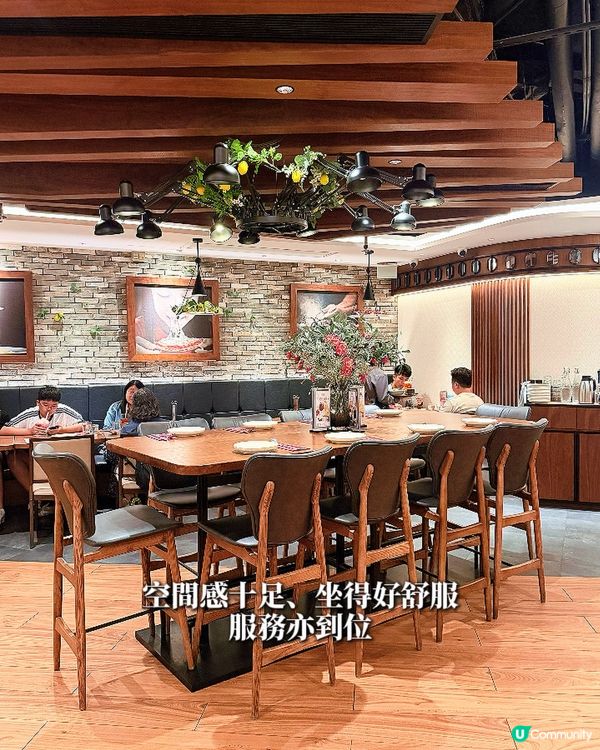 今個夏天一齊食餐好嘅!呢度空間感十足､坐得好舒服,服務亦到位...